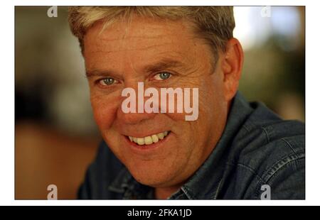 Mike Stock einmal von Stock, Aitken und Waterman zu Hause.pic David Sandison 9/9/2004 Stockfoto