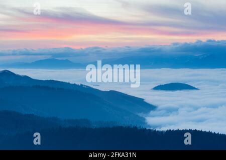 Blick auf die Mala- und Velka Fatra-Gebirge in der Region Turiec. Stockfoto