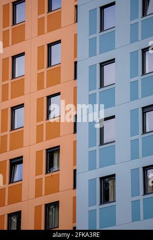 fenster an der Fassade des Gebäudes Stockfoto