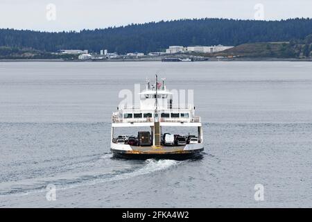 Steilacoom, WA, USA - 27. April 2021; die Pierce County Autofähre Christine Anderson fährt regelmäßig von Steilacoom Washington ab Stockfoto