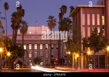Blick auf die Skyline der Innenstadt von San Bernardino, Kalifornien, USA. Stockfoto