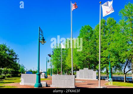 Das Jackson County Veterans Memorial ist im J. Chester Parks Riverfront Park, 29. April 2021, in Moss Point, Mississippi, abgebildet. Stockfoto