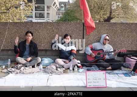 Birmanische Studenten protestierten in einem dreitägigen Hungerstreik in London, um die britische Regierung unter Druck zu setzen, die National Unity Party in Myanmar anzuerkennen. Stockfoto