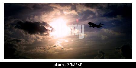 BA meldet 2nd Runde von Job cuts.......plane bei heathrowpic David Sandison 13/2/2002 Stockfoto