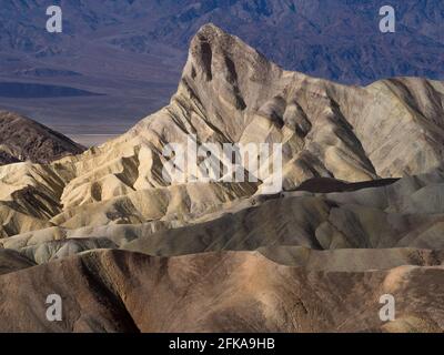 Manly Beacon, Blick vom Zabriskie Point, Death Valley National Park, Kalifornien Stockfoto