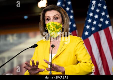 Washington, Usa. April 2021. Die Sprecherin des Hauses, Nancy Pelosi (D-CA), spricht auf ihrer wöchentlichen Pressekonferenz. Kredit: SOPA Images Limited/Alamy Live Nachrichten Stockfoto