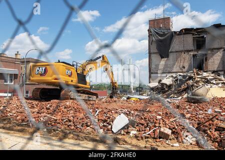 Das 1873 erbaute ehemalige Polizeidezernat in Burlington, Iowa, wird von Entwicklern eines neuen Projekts abgerissen. Stockfoto