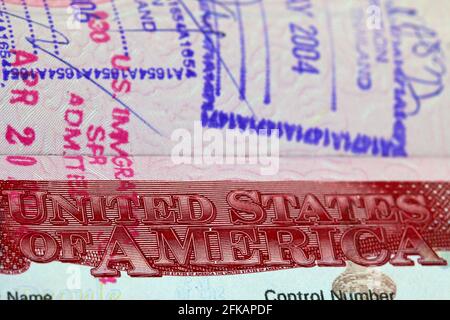 Nahaufnahme des Visums in die Vereinigten Staaten von Amerika USA mit flachem US-Verteidigungsministerium Stockfoto