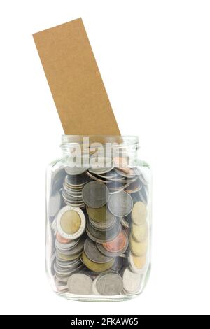 Ein Glas mit Etikett, enthält Geld sparen isoliert auf weiß Stockfoto
