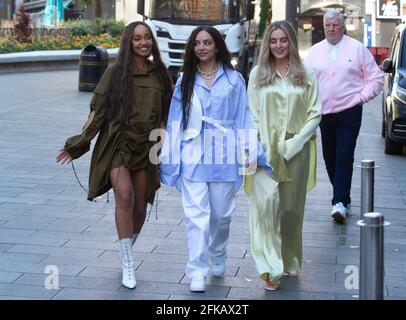 London, Großbritannien. April 2021. Little Mix, Leigh-Anne Pinnock, Jade Thirlwall und Perrie Edwards kommen in die Studios von Global Radio am Leicester Square für Interviews und Fotos. Quelle: Tommy London/Alamy Live News Stockfoto