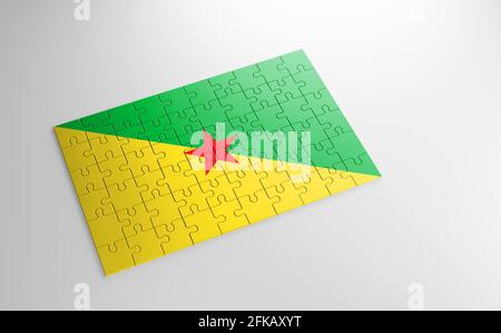 Ein Puzzle mit einem Druck der Flagge von Französisch-Guayana, Teile des Puzzles auf weißem Hintergrund isoliert. Erfüllung und Perfektion Konzept. Symb Stockfoto