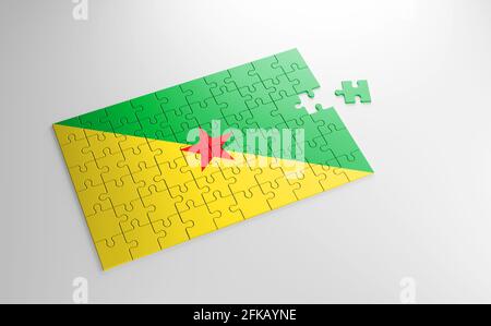 Ein Puzzle mit einem Druck der Flagge von Französisch-Guayana, Teile des Puzzles auf weißem Hintergrund isoliert. Erfüllung und Perfektion Konzept. Stockfoto