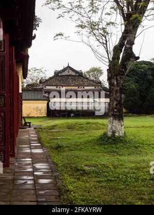 Hue, Vietnam - 11. März 2016: Auf dem Gelände der Kaiserstadt Hue, der ehemaligen Residenz der vietnamesischen Herrscher und UNESCO-Weltkulturerbe Stockfoto