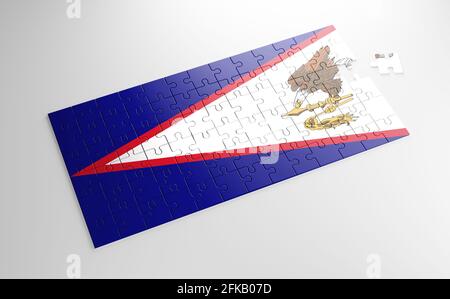 Ein Puzzle mit einem Druck der Flagge von American Samoa, Teile des Puzzles auf weißem Hintergrund isoliert. Erfüllung und Perfektion Konzept. Stockfoto