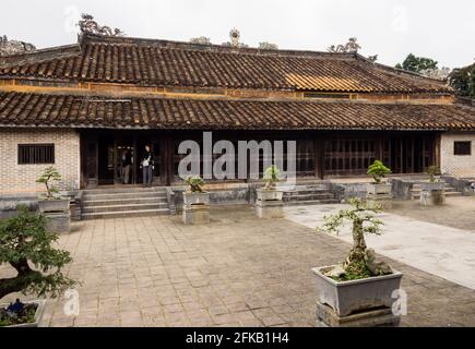 Hue, Vietnam - 12. März 2016: Auf dem Gelände des TU Duc-Grabes, eines der Kaiserlichen Gräber von Hue Stockfoto