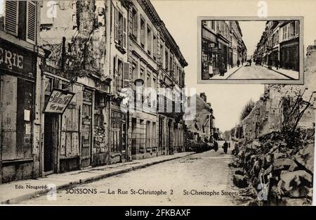 Soissons. Die Rue Saint-Christophe. Zerstörungen, die durch den Ersten Weltkrieg verursacht wurden. Oben auf dem Bild, die gleiche Straße vor dem Krieg. Französische Abteilung: 02 - Aisne Postkarte Anfang des 20. Jahrhunderts Stockfoto