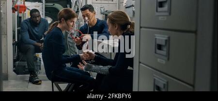 STOWAWAY (2021) SHAMIER ANDERSON ANNA KENDRICK DANIEL DAE KIM TONI COLLETTE JOE PENNA (DIR) NETFLIX/MOVIESTORE COLLECTION LTD Stockfoto