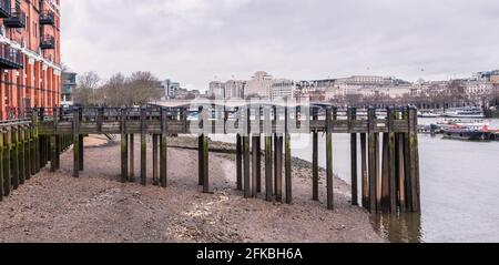 Panoramablick auf den Oxo Tower Pier in der Oxo Tower Wharf, London, Großbritannien. Stockfoto