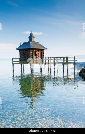 Pavillon des bains am Lac de Neuchatel im Winter, Neuenburg, Schweiz, Europa Stockfoto