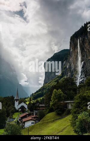 Die Staubbachfälle im Sommer, Lauterbrunnen, Berner Oberland, Kanton Bern, Schweiz, Europa Stockfoto