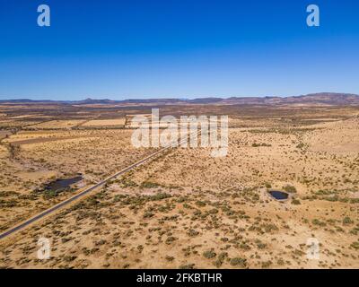 Luftaufnahme der Wüste an der archäologischen Stätte von La Quemada (Chicomoztoc), Zacatecas, Mexiko, Nordamerika Stockfoto