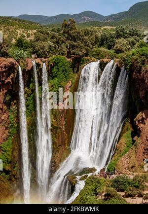 Ouzoud-Wasserfälle, Wasserfall in der Nähe des Dorfes Tanaghmeilt, Provinz Azilal, Region Beni Mellal-Khenifra, Marokko, Nordafrika, Afrika Stockfoto