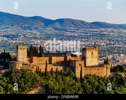 Die Alhambra, ein Palast- und Festungskomplex, Sonnenuntergang, UNESCO-Weltkulturerbe, Granada, Andalusien, Spanien, Europa Stockfoto