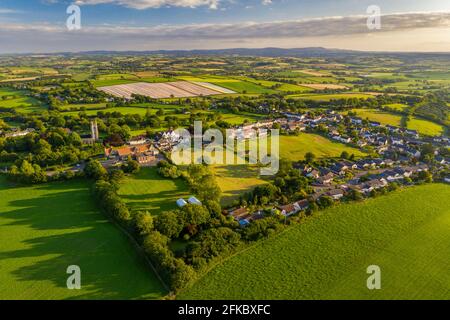 luftaufnahme des ländlichen Dorfes Morchard Bishop, Devon, England, Vereinigtes Königreich, Europa Stockfoto