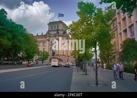 Berlin, Deutschland - 13. August 2019: Blick auf den Reichstag, den Sitz des Deutschen bundestages. Stockfoto