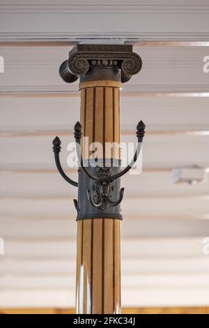 Detail der Garderoben der First Class Lounge Des Dampfschiffes Vevey, das den Genfer See in der Schweiz kreuzt Stockfoto