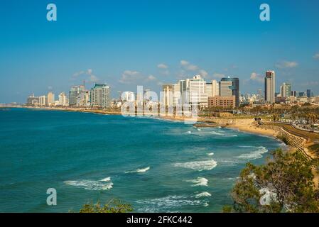 Szenerie des Strandes von Tel Aviv am Mittelmeer in Israel Stockfoto