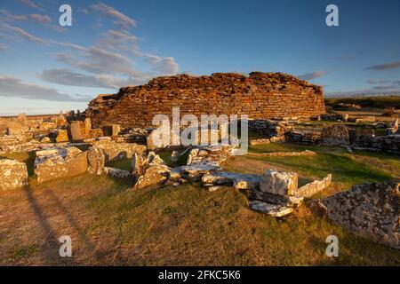 The Broch of Gurness ein erhaltenes Dorf aus der Eiszeit Orkney Islands Nordinseln Schottland Großbritannien. Stockfoto