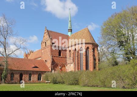 Ehemaliges Zisterzienserkloster Chorin im brandenburgischen Land, Chor mit Querschiff und Turm, Blick von Südosten Stockfoto