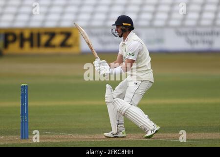 CHESTER LE STREET, GROSSBRITANNIEN. 30. APRIL: Will Young von Durham beim LV= County Championship-Spiel zwischen dem Durham County Cricket Club und dem Warwickshire County Cricket Club in Emirates Riverside, Chester le Street, am Freitag, den 30. April 2021. (Kredit: Mark Fletcher, Mi News) Kredit: MI Nachrichten & Sport /Alamy Live Nachrichten Stockfoto