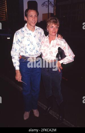 **Datei Foto* Johnny Crawford Ist Verstorben. Johnny Crawford und seine Frau im August 1992. Quelle: Ralph Dominguez/MediaPunch Quelle: MediaPunch Inc/Alamy Live News Stockfoto