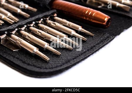 Ein Satz Schraubendreher in einem isolierten Lederetui Mit Nahaufnahme des Hintergrundes Stockfoto