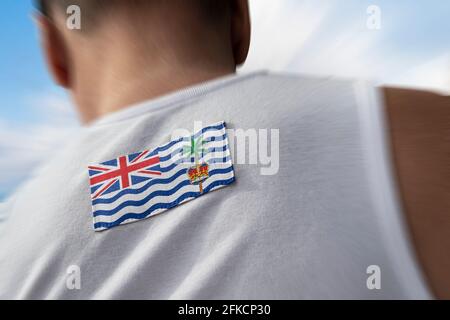 Die Nationalflagge des Britischen Territoriums im Indischen Ozean auf dem Rücken des Athleten Stockfoto