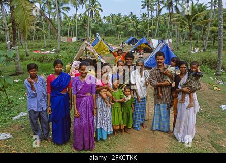 KERALA, INDIEN – Wanderarbeiter aus Andhra Pradesh lagerten in den Bergen der Western Ghats, Kottayam-Distrikt. Stockfoto