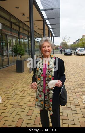 Antje Hagen bei der Ankunft zur TV-Aufzeichnung der Talkshow 'Riverboat' im Studio 3 der Media City Leipzig. Leipzig, 30.04.2021 Stockfoto