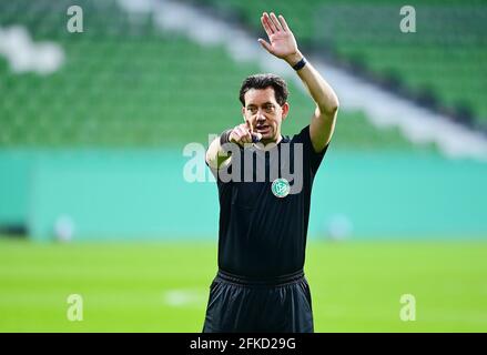 Bremen, Deutschland. 30. Apr 2021. firo: DFB-Cup-Halbfinale 04/30/2021 SV Werder Bremen - RB Leipzig-Schiedsrichter Manuel Graefe Quelle: dpa/Alamy Live News Stockfoto