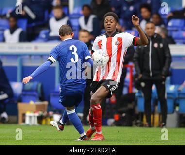 Ipswich, England, 30. April 2021. Andre Brooks von Sheffield Utd wurde von Fraser Alexander aus Ipswich Town während des englischen Fußballs des FA Youth Cup in der Portman Road, Ipswich, angegangen. Bildnachweis sollte lauten: David Klein / Sportimage Kredit: Sportimage/Alamy Live News Stockfoto