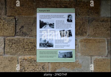 Tourist Information Board in Adelphi Mill in Bollington Stockfoto