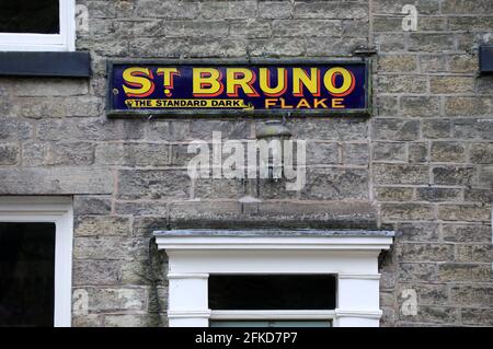 Historisches Tabakwerbeschild in Bollington Stockfoto