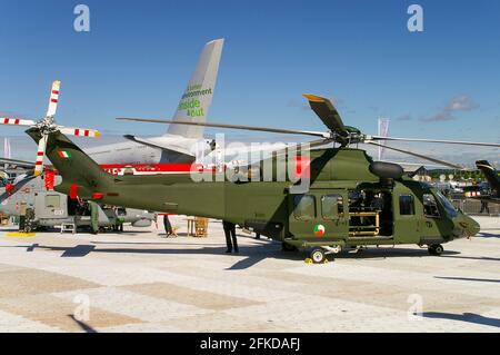 Hubschrauber AGUSTA AW139 auf der Farnborough International Airshow, Großbritannien, 2008. AgustaWestland AW139 in Irish Air Corps Farben auf Verkaufsfläche Stockfoto