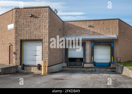 Außenansicht eines Gebäudes für kleine Unternehmen Stockfoto