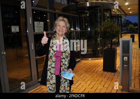 Antje Hagen bei der Ankunft zur TV-Aufzeichnung der Talkshow 'Riverboat' im Studio 3 der Media City Leipzig. Leipzig, 30.04.2021 Stockfoto