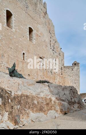 Statue von Pedro Martinez de Luna, genannt Papa Luna und bekannt als Papst Benedikt XIII. In Peñiscola, Castellon, Spanien, Europa Stockfoto