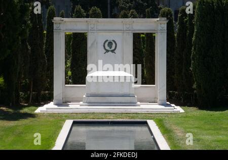 Los Angeles, Kalifornien, USA 28. April 2021 EIN allgemeiner Blick auf die Atmosphäre des Schauspielers Douglas Fairbanks Jr. und des Schauspielers Douglas Fairbanks Sr.'s Graves auf dem Hollywood Forever Cemetery am 28. April 2021 in Los Angeles, Kalifornien, USA. Foto von Barry King/Alamy Stockfoto Stockfoto