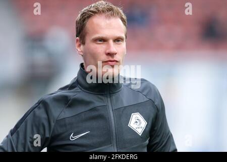 MAASTRICHT, NIEDERLANDE - 30. APRIL: Assistenzschiedsrichter Sjoerd Nanninga während des niederländischen Keukenkampioendivision-Spiels zwischen MVV Maastricht und Volendam in De Geusselt am 30. April 2021 in Maastricht, Niederlande (Foto: Perry vd Leuvert/Orange Picters) Stockfoto