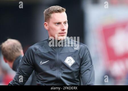 MAASTRICHT, NIEDERLANDE - 30. APRIL: Schiedsrichter-Assistent Marco Ribbink während des niederländischen Keukenkampioendivision-Spiels zwischen MVV Maastricht und Volendam am 30. April 2021 in De Geusselt in Maastricht, Niederlande (Foto: Perry vd Leuvert/Orange Picters) Stockfoto